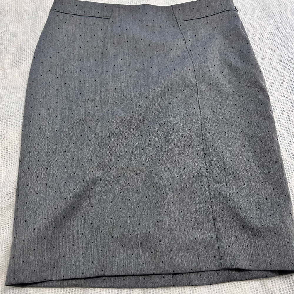 Banana Republic Women’s Skirt
Size 0